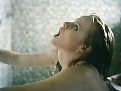 Lisa De Leeuw in the shower